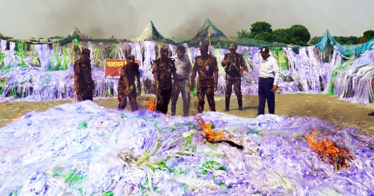 পুড়িয়ে ফেলা হচ্ছে অবৈধ জাল